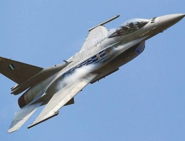 Πτήση μαχητικών F-16 της ΠΑ πάνω από το λιμάνι της Ρόδου (βίντεο)